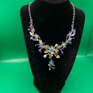 Vintage necklace. BW Enamel Rinesthone Silver tone 20”